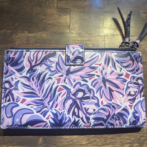 Simply Southern Wallet Leaf pattern purple - Picture 2 of 5